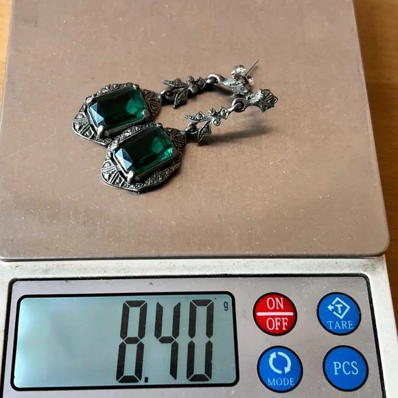 VINTAGE ART DECO STYLE EMERALD GREEN COLOR PASTE DANGLE DROP LONG EARRINGS